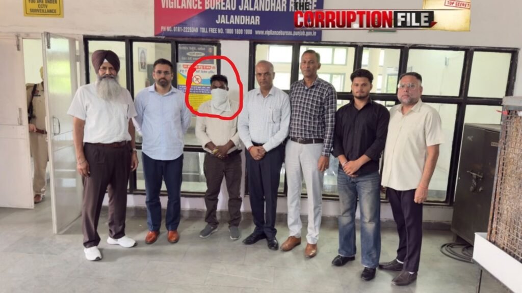 Jalandhar Vigilance Bureau : पंजाब आबकारी विभाग का कर्मचारी ₹5,000 की रिश्वत लेते रंगे हाथ गिरफ्तार, विजिलेंस ब्यूरो की कार्रवाई