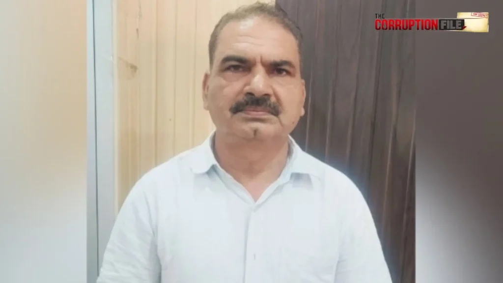 Revenue Inspector Arrested : सहारनपुर में घूसखोर पर चला हथौड़ा, ACB ने 15 हजार की रिश्वत लेते रंगे हाथों दबोचा